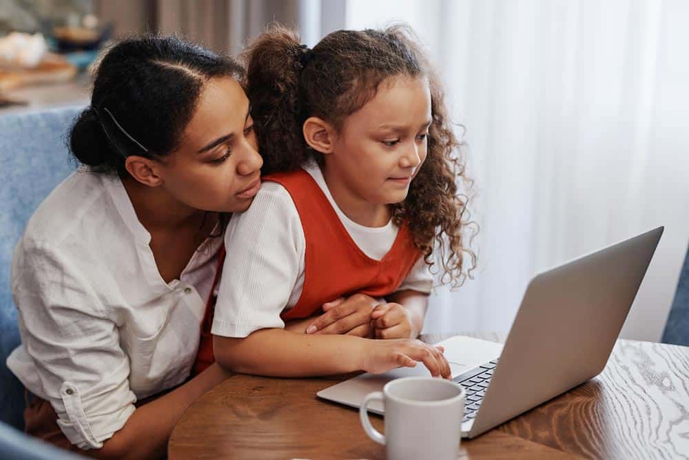 familia nómada digital y migrante